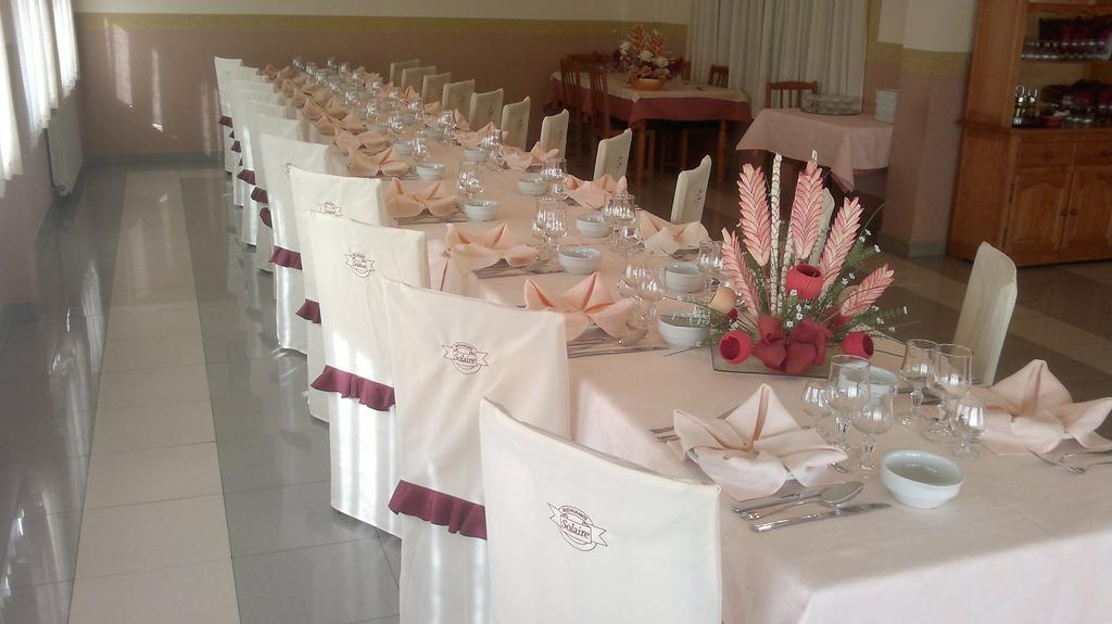 Hostal Restaurante Solaire Castanar de Ibor Ngoại thất bức ảnh