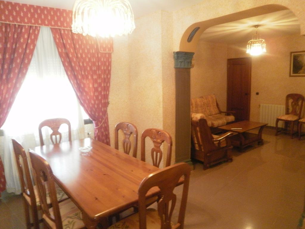 Hostal Restaurante Solaire Castanar de Ibor Ngoại thất bức ảnh